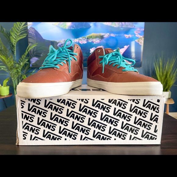 VANS OTW Collection Bedford boot/sneaker. Worn twice and in like new condition - Picture 2 of 4